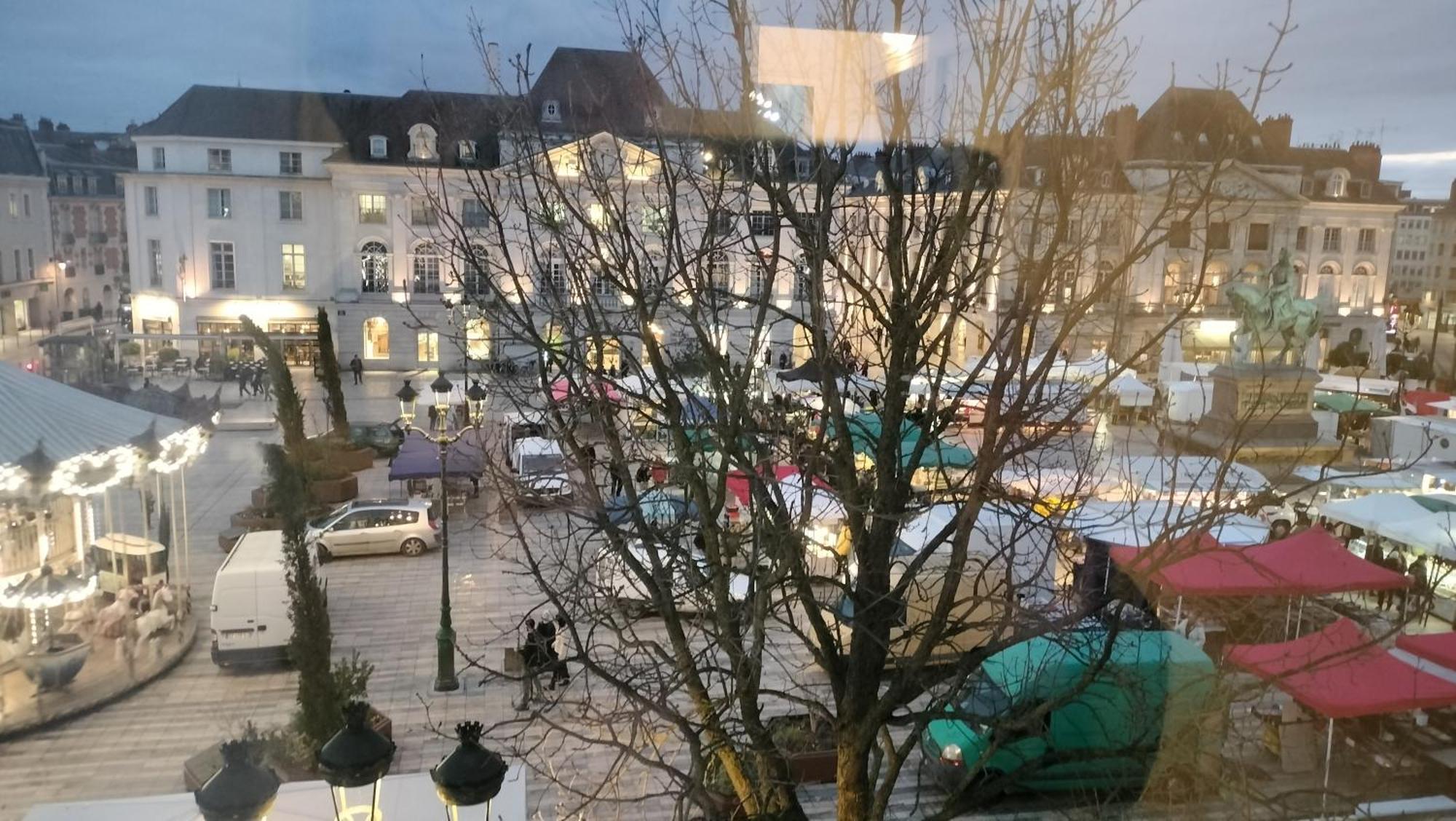 Appartement avec belle vue sur la place du Martroi Orléans Extérieur photo